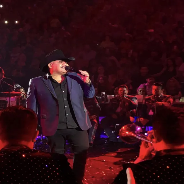 Chuy Lizarraga y Su Banda Tierra Sinaloense