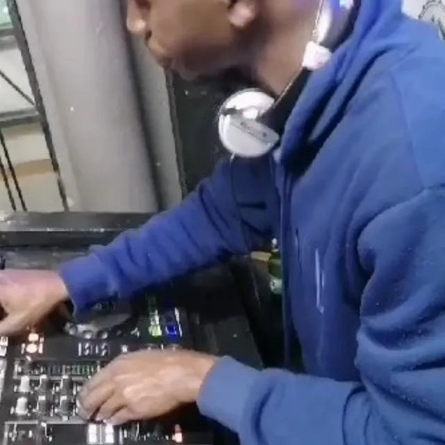 Dj Nkomza