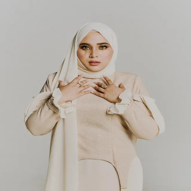 Lia Aziz