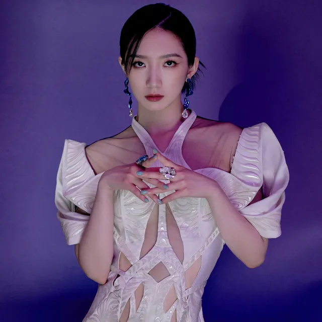 孟美岐 (Meiqi Meng)