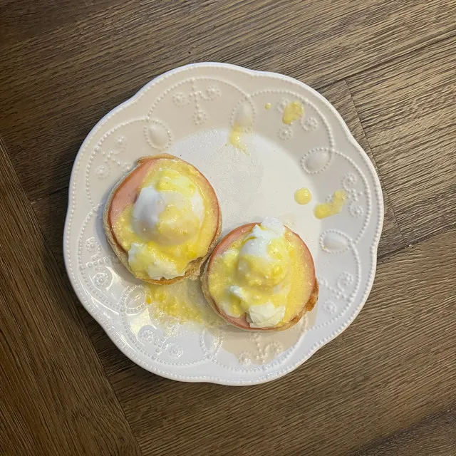 Eggs Benedict