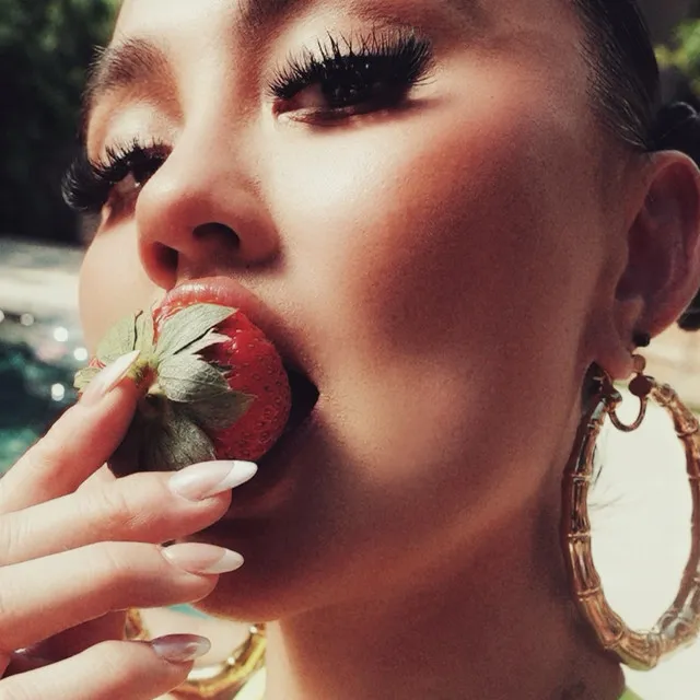 AGNEZ MO