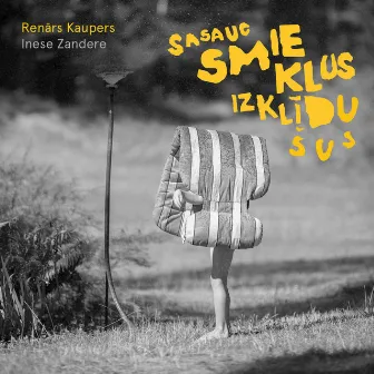 Sasauc smieklus izklīdušus by Renārs Kaupers