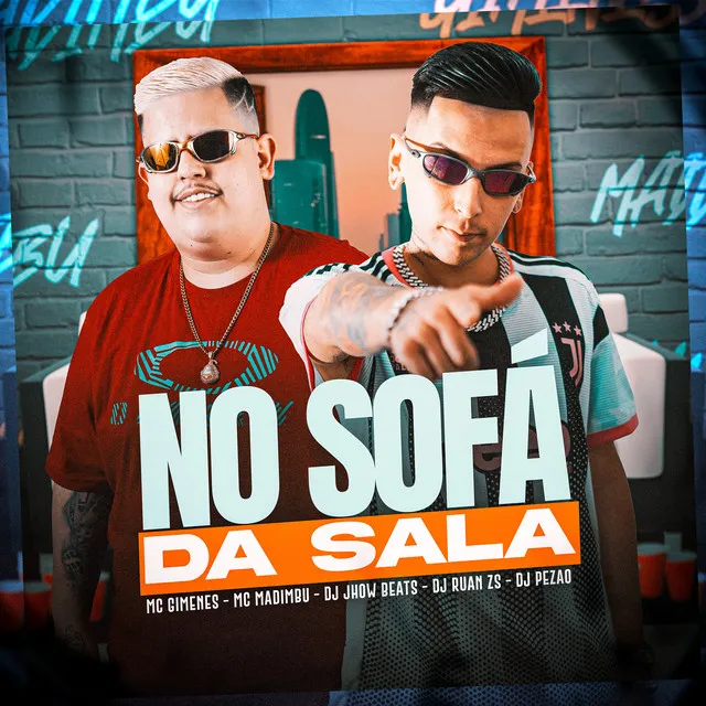 No Sofa da Sala