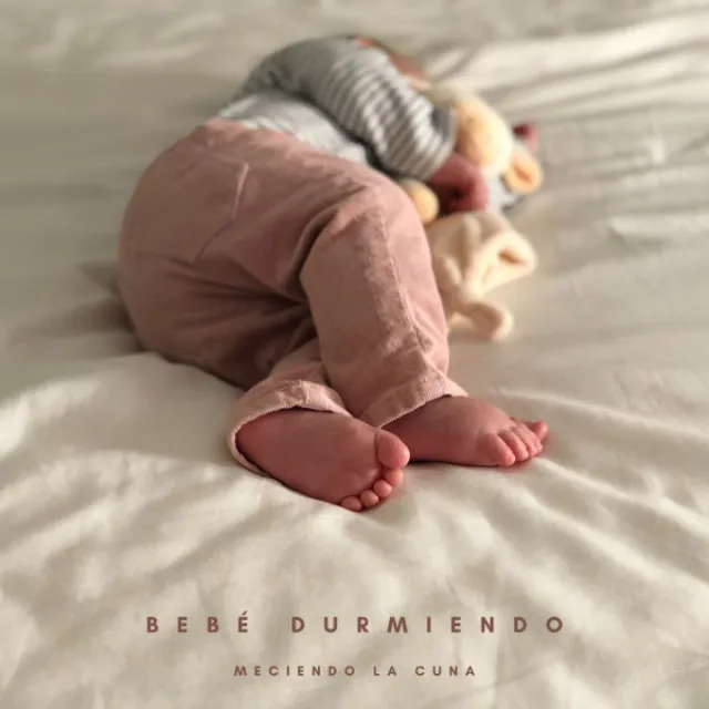 Bebé Durmiendo: Meciendo La Cuna