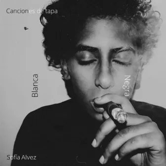 Canciones de tapa blanca y negra by Sofía Alvez