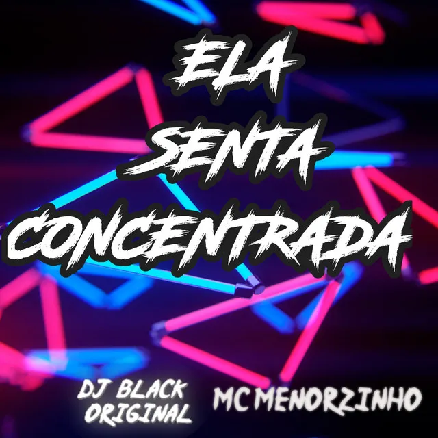 ELA SENTA CONCENTRADA