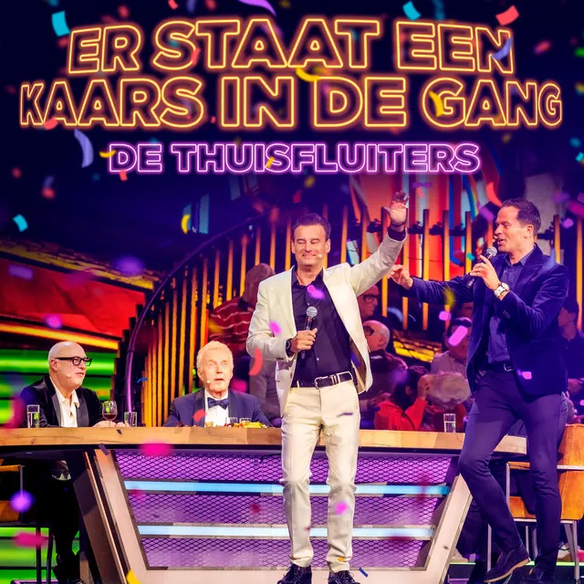 Er Staat Een Kaars In De Gang