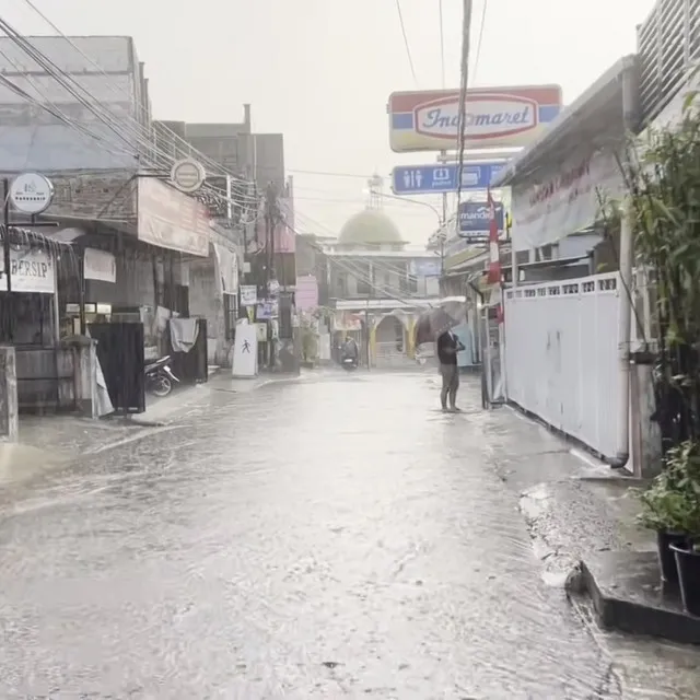 Heavy rain and Strong Winds in Indonesian Villages 7