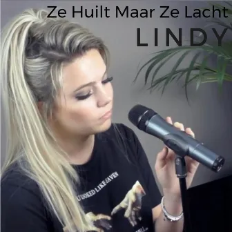 Ze Huilt Maar Ze Lacht by Unknown Artist