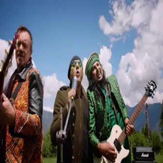 Choolay Aasman / Badley Jahan by Junoon