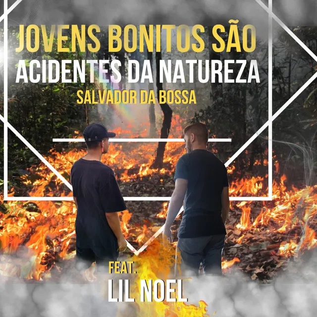 Jovens Bonitos São Acidentes da Natureza