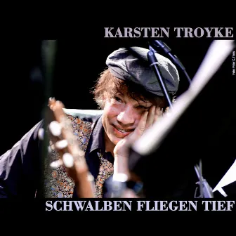 Schwalben fliegen tief by Karsten Troyke