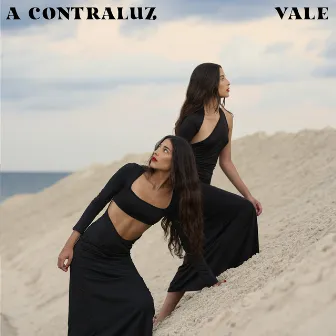 A Contraluz by Vale