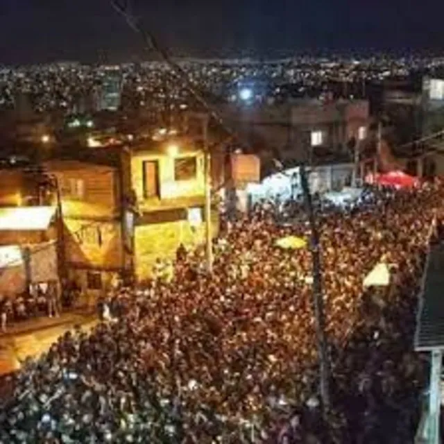 TÁ ESTOURADA NO BAILE É SUCESSO NA FAVELA