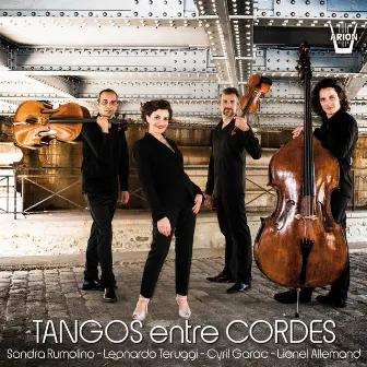 Tangos entre cordes by Sandra Rumolino