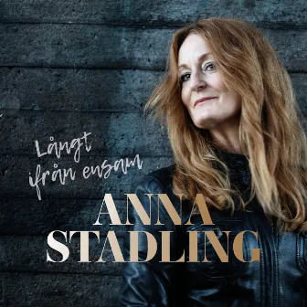 Långt ifrån ensam by Anna Stadling