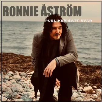 Publiken satt kvar by Ronnie Åström