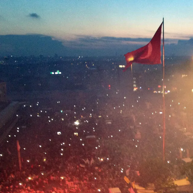 Kiss in Taksim Square