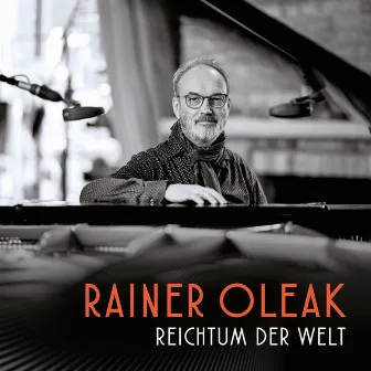 Reichtum der Welt by Rainer Oleak