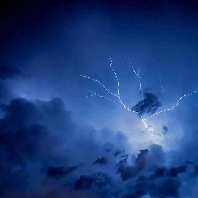 Viewing Thunderstorms from an Airplane