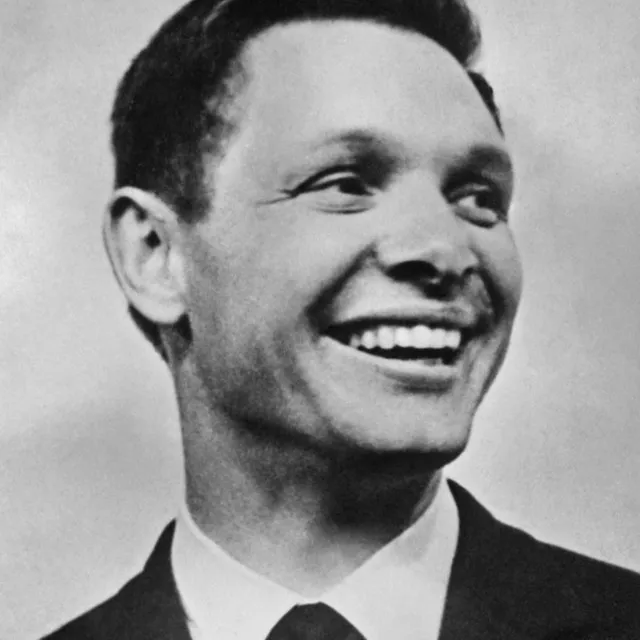 Eduard Khil