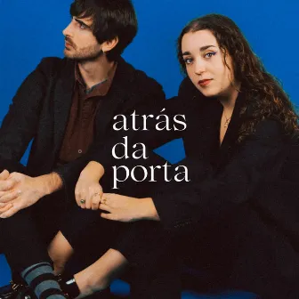 Atrás da porta by Paula Barranco