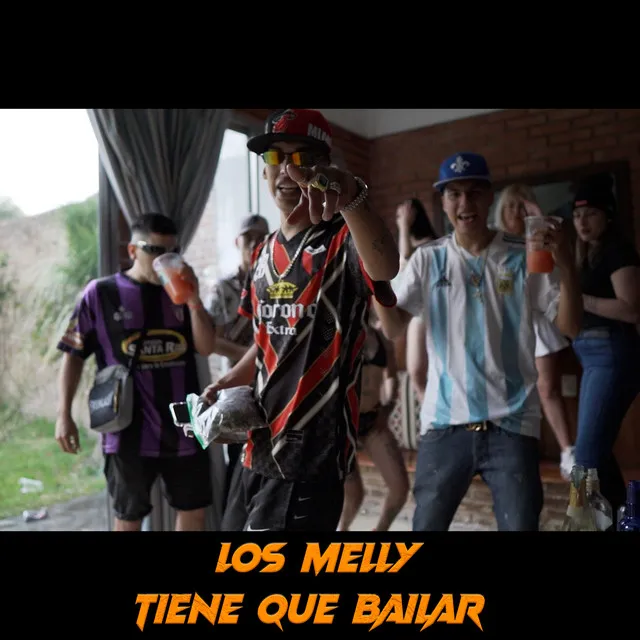 TIENE QUE BAILAR