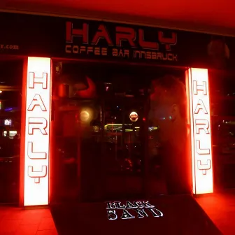 Harly's Coffee Bar by Black Sand