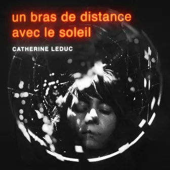 Un bras de distance avec le soleil by Catherine Leduc