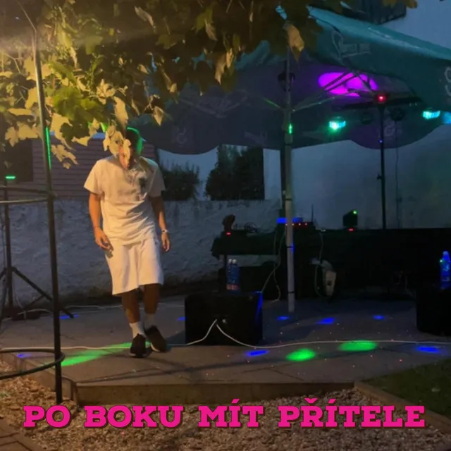 Po boku mít přítele