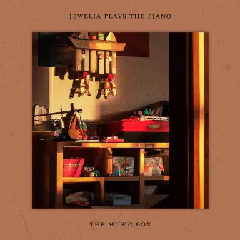 The music box by Jewelia plays the piano