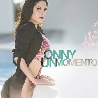 Un Momento by Onny