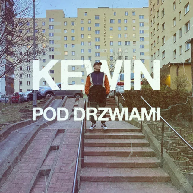 pod drzwiami