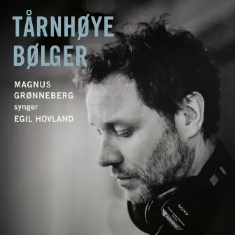 Tårnhøye bølger by Magnus Grønneberg