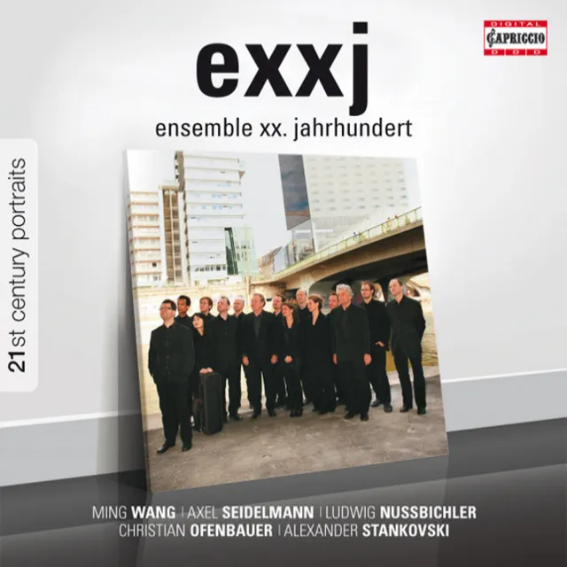 Exxj: Tribüne