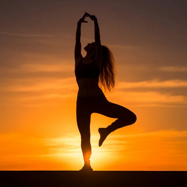 Preludio De Yoga Junto A La Orilla Del Agua