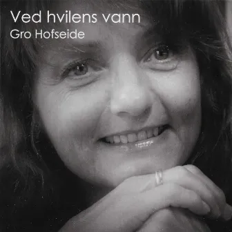 Ved hvilens vann by Gro Hofseide