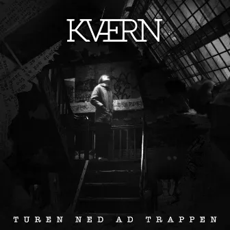 Turen ned ad trappen by Kværn