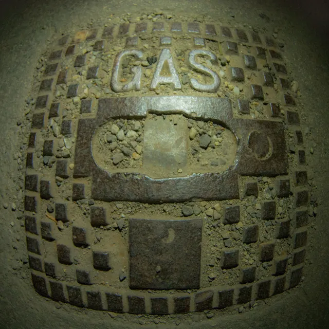 Gas