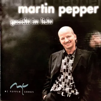 Gesicht im Licht by Martin Pepper