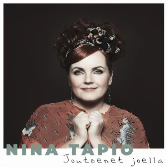 Joutsenet joella by Nina Tapio