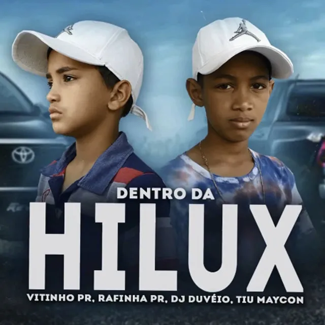 Dentro da Hilux