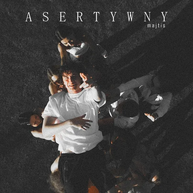 asertywny