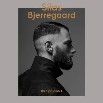 Ikke på andet by Silas Bjerregaard