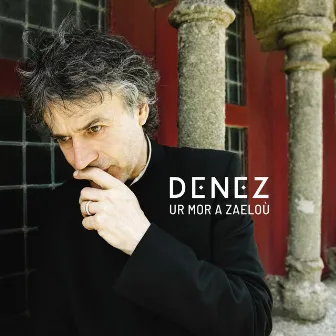 Ur mor a zaeloù by Denez Prigent