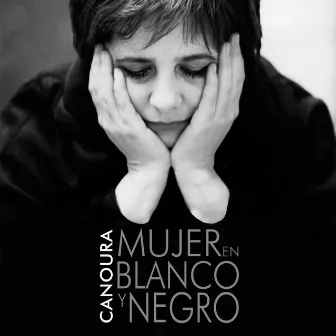 Mujer en Blanco y Negro by Laura Canoura