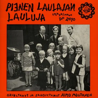 Pienen laulajan lauluja by Ritva Mustonen-Laurilan musiikkileikkikoulun kuoro