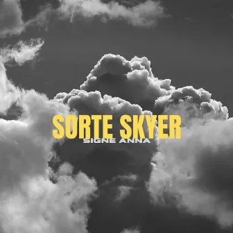 Sorte Skyer by Signe Anna