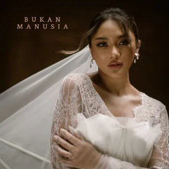 Bukan Manusia by Marion Jola